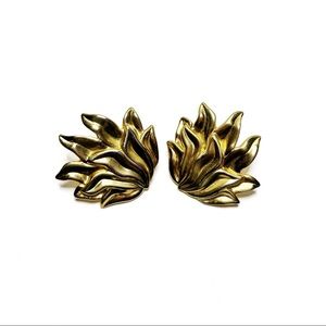VINTAGE GOLDEN EARRING IN FLAME SHAPE